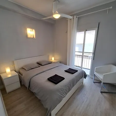 Modern 2 Bedroom Corner Unit In The Heart Of *