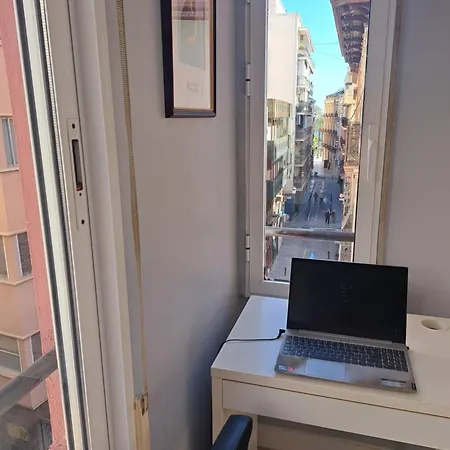 Modern 2 Bedroom Corner Unit In The Heart Of *