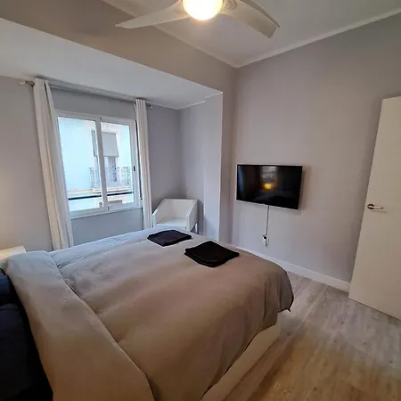 Modern 2 Bedroom Corner Unit In The Heart Of Appartement